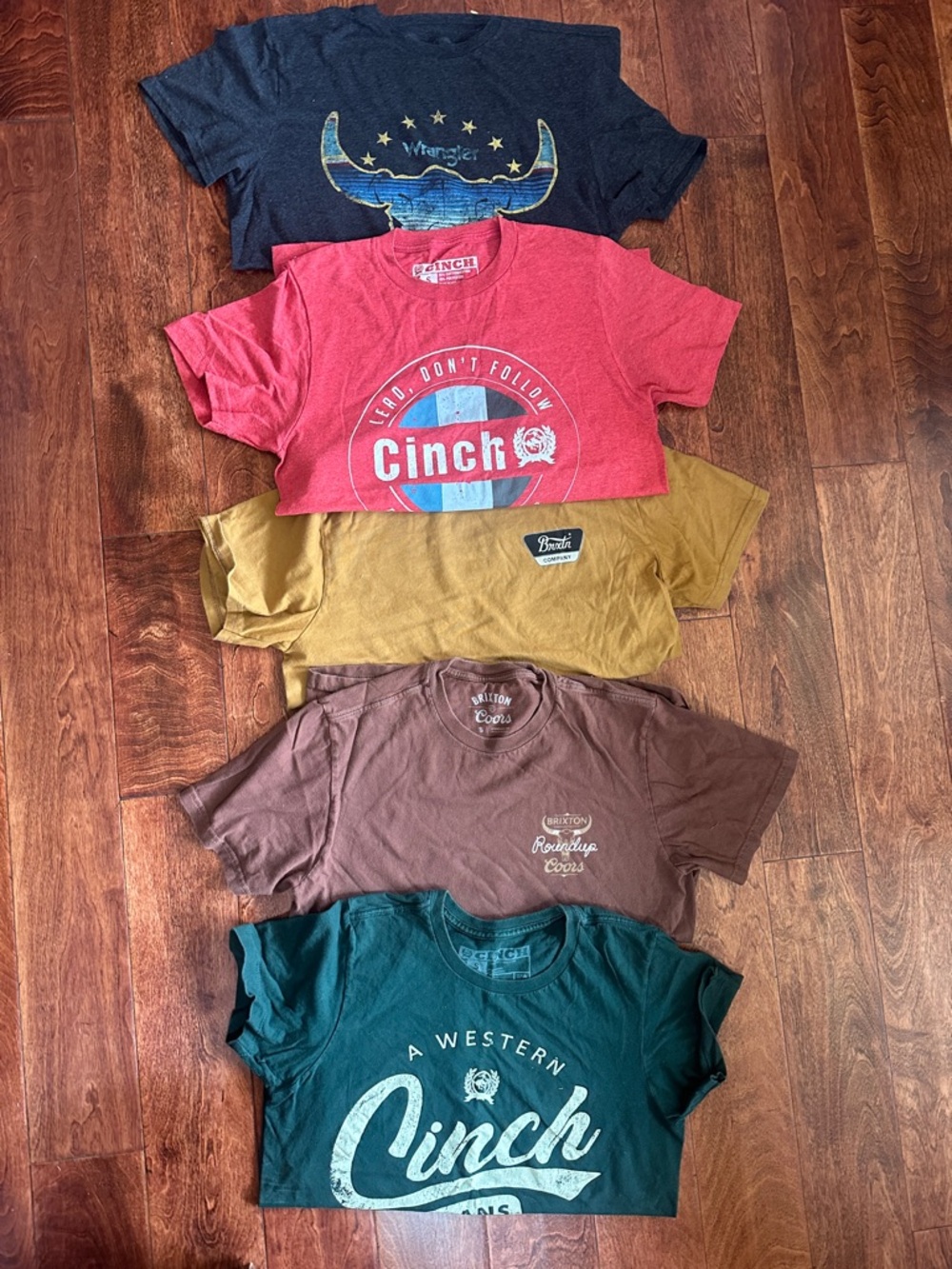 5 Mens western t shirt lot 
Cinch, Brixton,Wrangler, coors